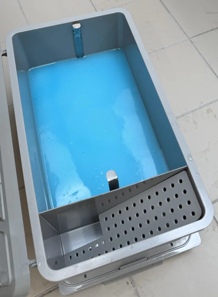 Conteneur du Mirabox rempli de Mirasave dilué